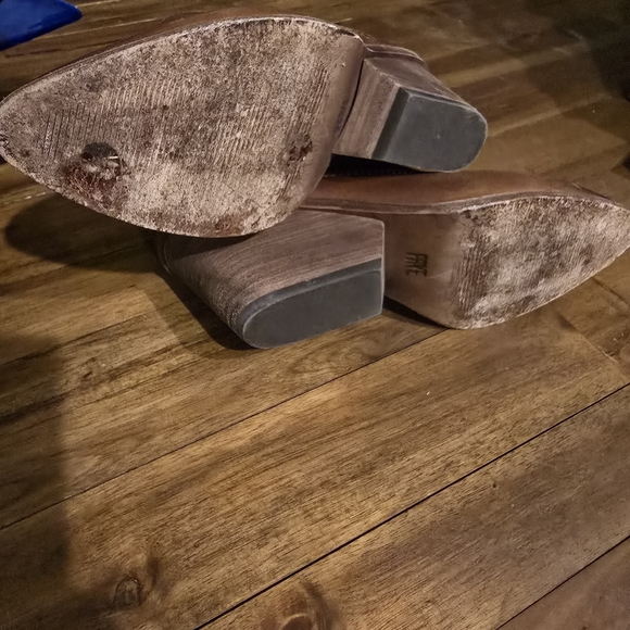 Frye Boots 8.5 - Picture 5 of 5